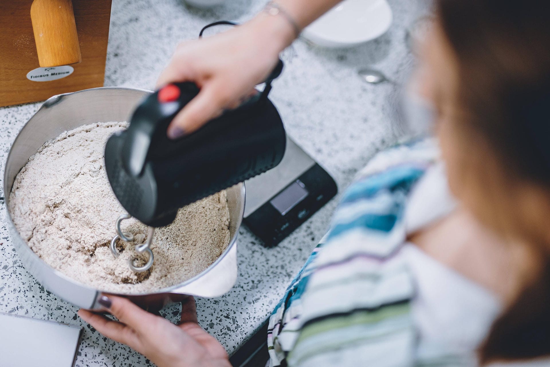 Brot backen: Nudelwasser eignet sich als Zutat anstelle von Leitungswasser.