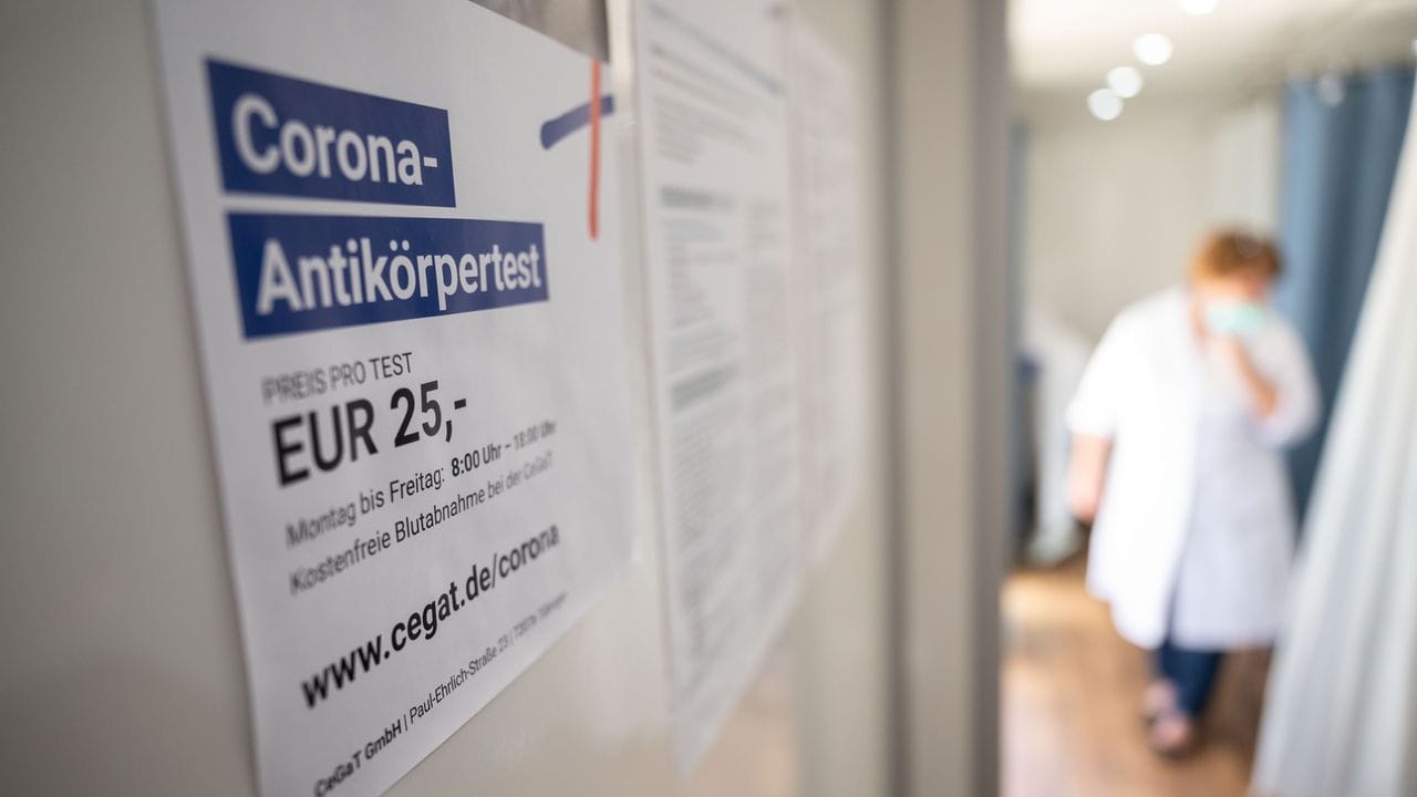 Wie viel kosten Antikörpertests? 25 Euro sind noch ein angemessener Preis, doch viel teurer sollten sie nicht sein. Wie viel kosten Antikörpertests? 25 Euro sind noch ein angemessener Preis, doch viel teurer sollten sie nicht sein.