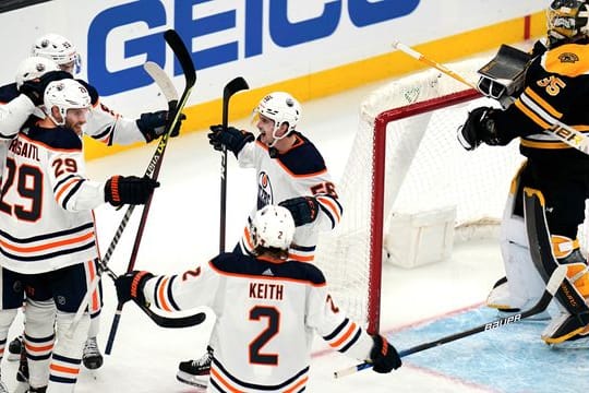 Leon Draisaitl (29) durfte sich mit den Edmonton Oilers erneut über einen Sieg freun.