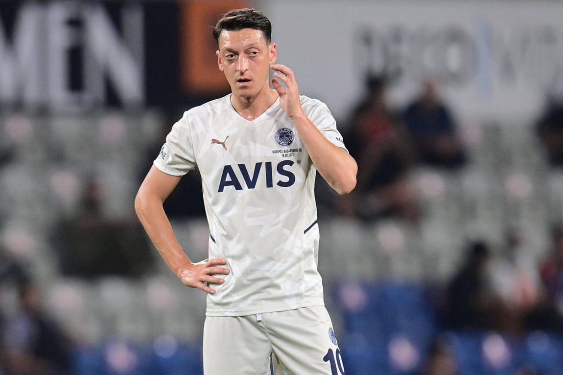 Mesut Özil: Der Weltmeister von 2014 hat seit seinem Wechsel vom FC Arsenal einen schweren Stand bei Fenerbahce Istanbul.