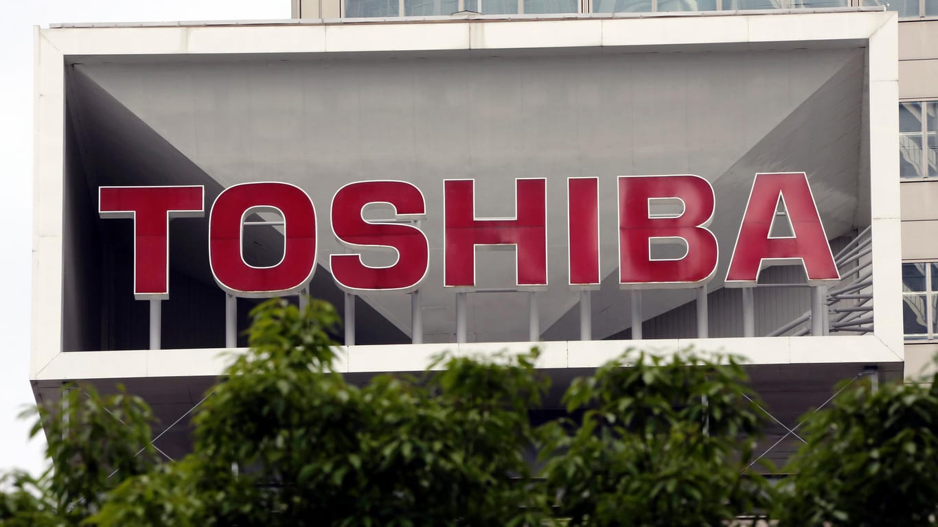 Toshiba-Zentrale in Tokio: Der japanische Elektronikhersteller reagiert auf den Druck von aktivistischen Aktionären.