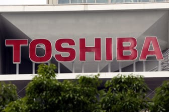 Toshiba-Zentrale in Tokio: Der japanische Elektronikhersteller reagiert auf den Druck von aktivistischen Aktionären.