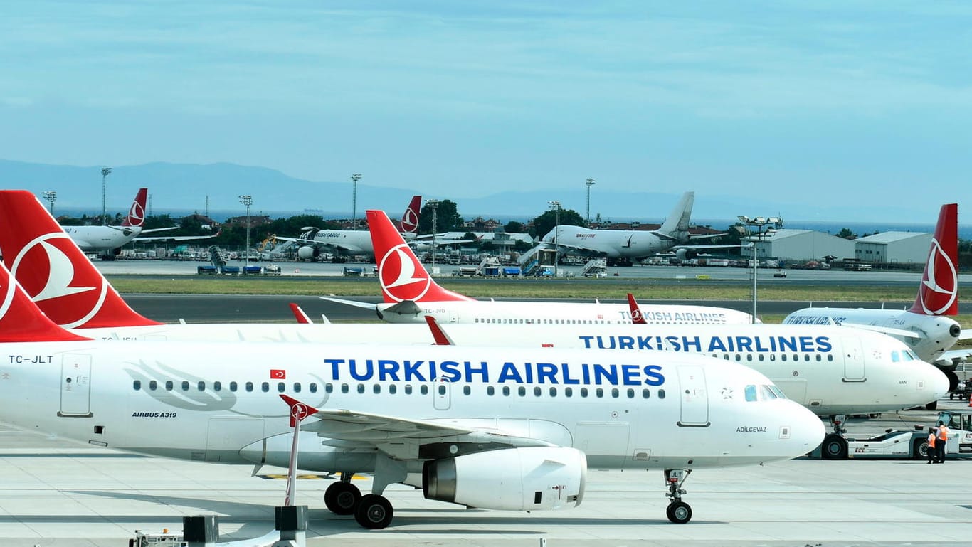 Maschinen am Flughafen Istanbul: Reisende aus Syrien dürfen hier nicht mehr abheben.