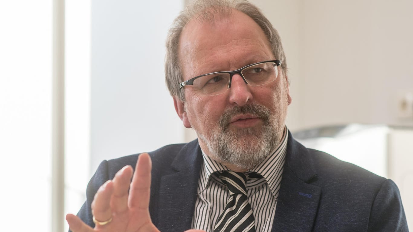 Heinz-Peter Meidinger: Der Lehrerverbandspräsident spricht sich gegen eine Impfpflicht für Lehrkräfte aus.