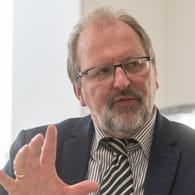 Heinz-Peter Meidinger: Der Lehrerverbandspräsident spricht sich gegen eine Impfpflicht für Lehrkräfte aus.