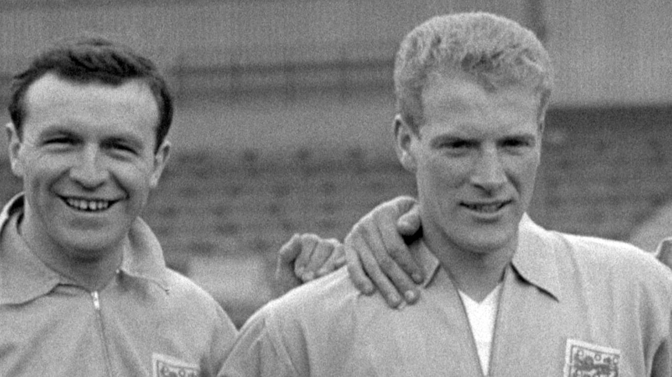 Ron Flowers (re.) mit Teamkollegen Jimmy Armfield (li.): Der Weltmeister von 1966 ist tot.