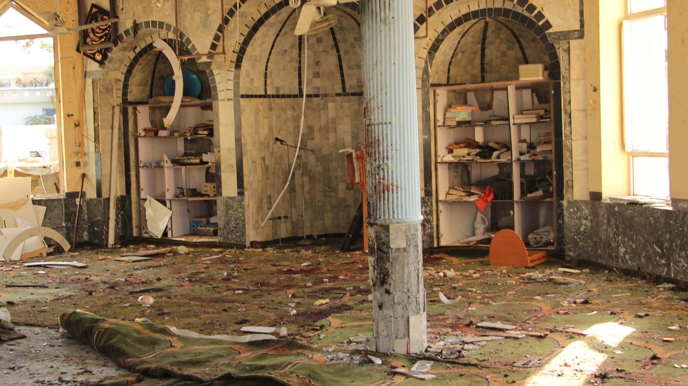 Eine im Oktober durch eine Explosion verwüstete Moschee (Symbolbild): Erneut kam es in Afghanistan zur einer Detonation mit zahlreichen Verletzten.