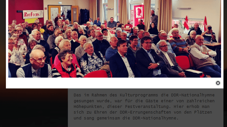 Torsten Koplin (M.) in der ersten Reihe: Die Veranstaltung wurde offiziell unterstützt von Vereinen ehemaliger Stasi-Kader.