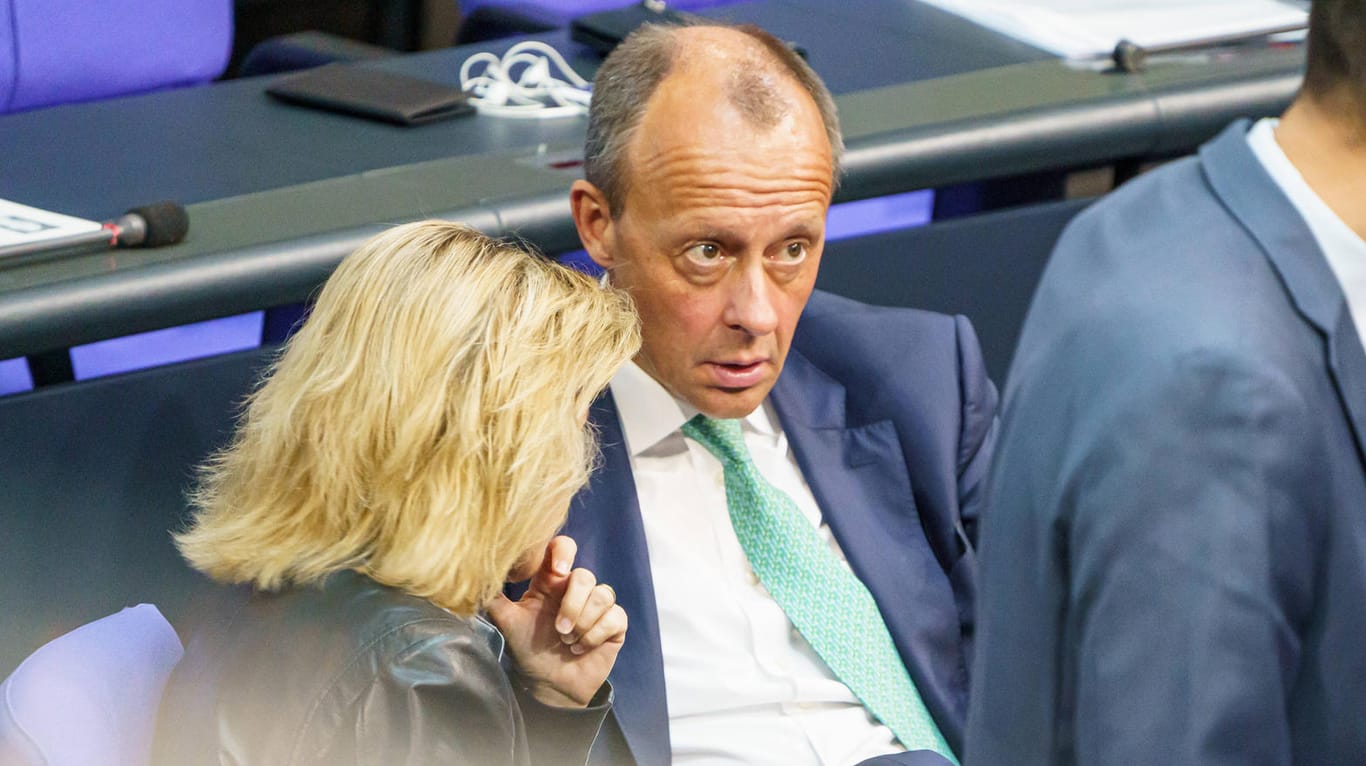 Friedrich Merz im Deutschen Bundestag: Traut er sich aus der Deckung?