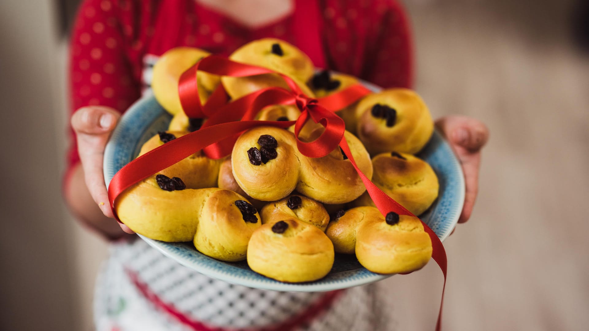 "Lussekatter": Bei den S-förmigen Brötchen handelt es sich um mit Safran und Rosinen verfeinertes Hefegebäck.