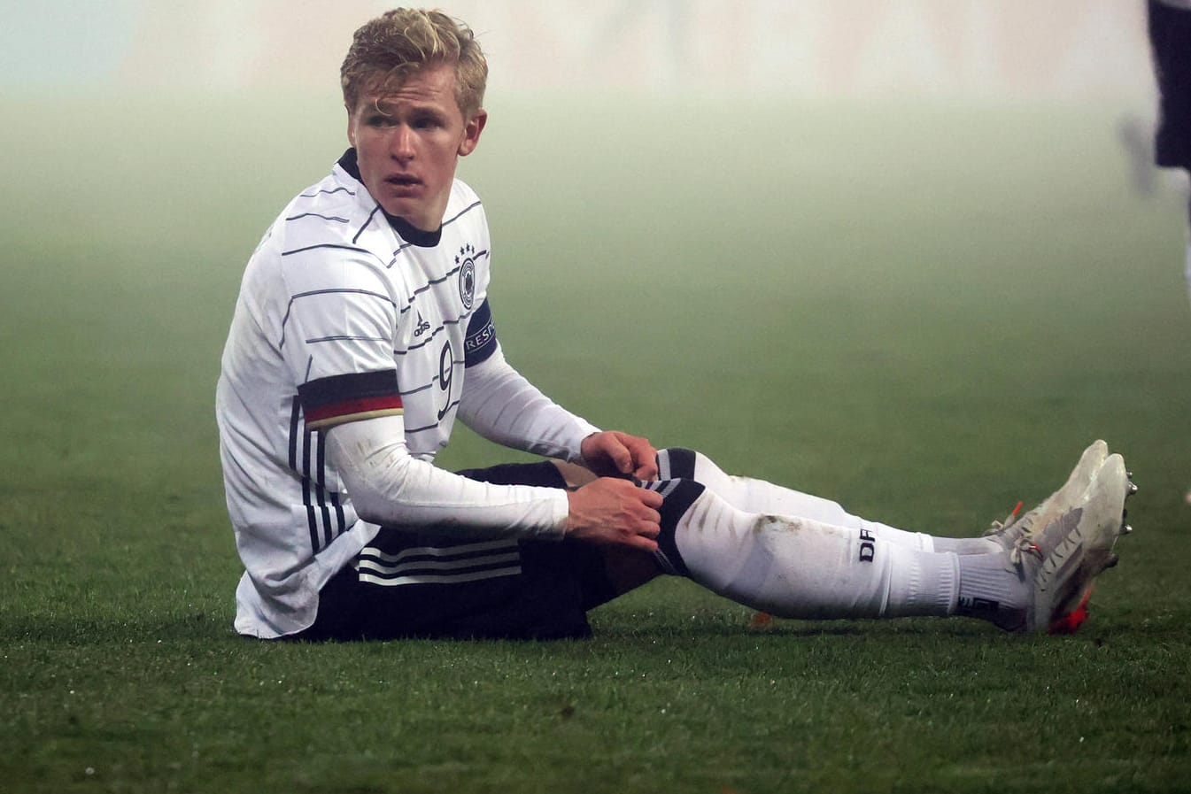 Jonathan Burkardt: Der Kapitän der deutschen U21 erlebte ein klare Niederlage.
