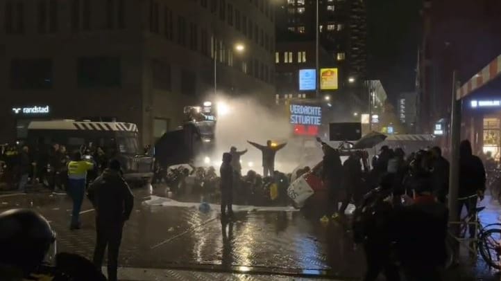 Ausschreitungen in Den Haag: Die niederländische Regierung hatte zuvor erneut einen Teil-Lockdown verkündet.