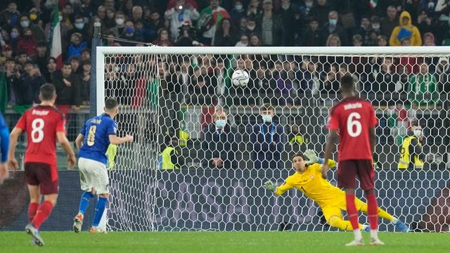 Der Italiener Jorginho (2.