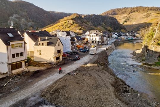Straßenwiederaufbau im flutgeschädigten Ahrtal