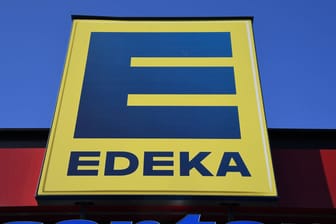 Edeka-Supermarkt: Der Händlerverbund will höhere Herstellerpreise nicht akzeptieren.