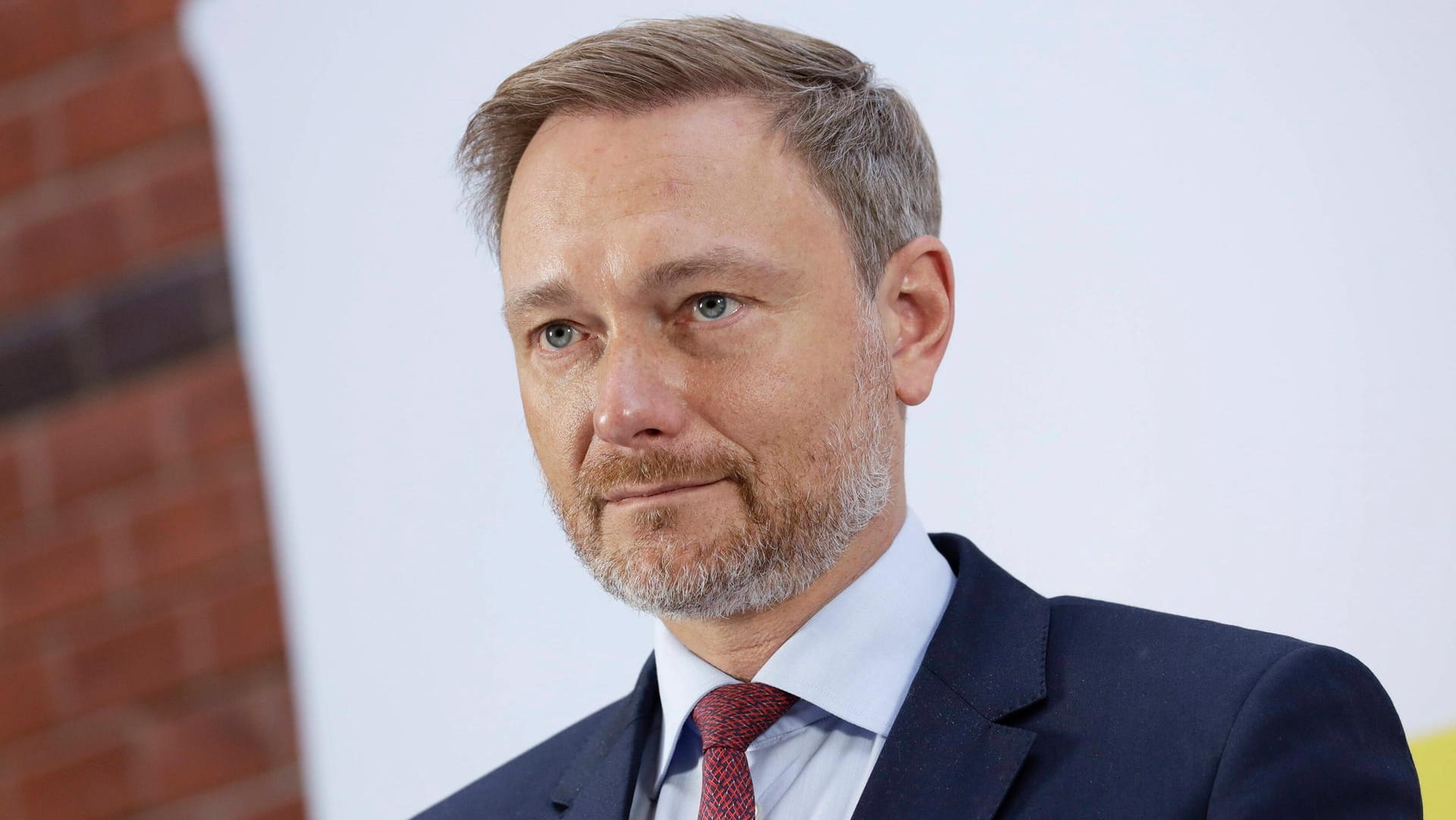 Christian Lindner: Der FDP-Chef hat die Wirksamkeit von Ausgangssperren im Kampf gegen das Coronavirus angezweifelt.