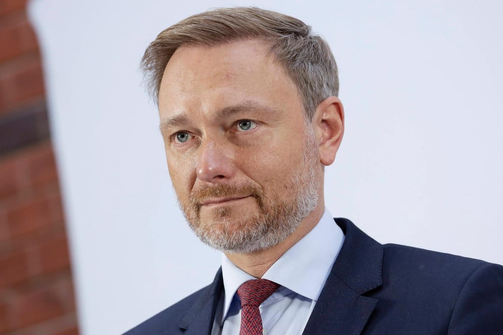 Christian Lindner: Der FDP-Chef hat die Wirksamkeit von Ausgangssperren im Kampf gegen das Coronavirus angezweifelt.