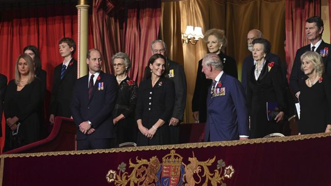 Mitglieder der königlichen Familie nehmen in der Londoner Royal Albert Hall am jährlichen Royal British Legion Festival of Remembrance in der Royal Albert Hall teil.