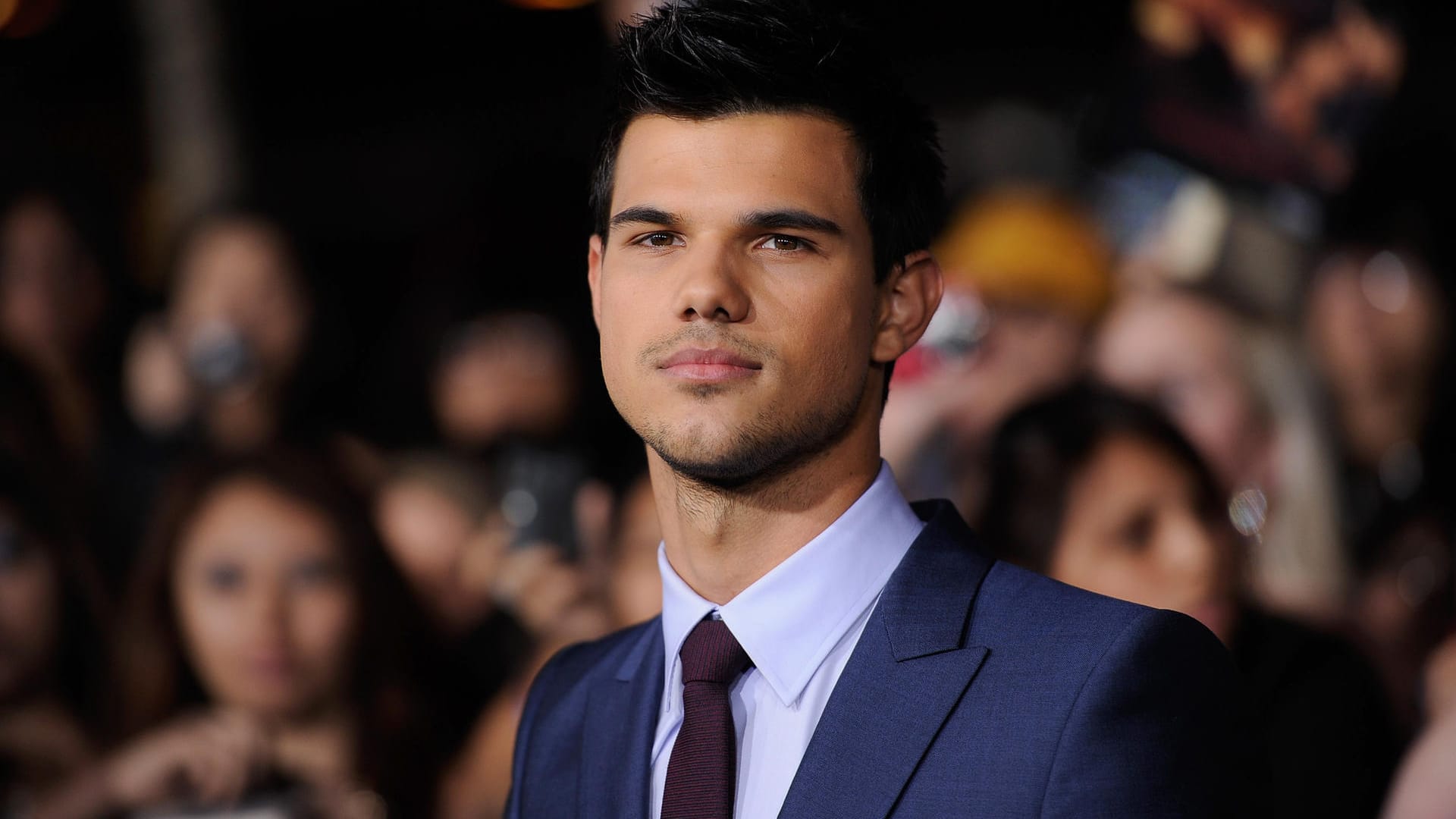 Taylor Lautner: Der Schauspieler hat seiner Freundin einen Antrag gemacht.