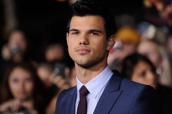 Taylor Lautner: Der Schauspieler hat seiner Freundin einen Antrag gemacht.