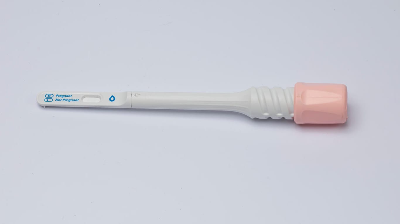 Speichel-Schwangerschaftstest des Unternehmens Salignostics: Herkömmliche Schwangerschaftstests für zu Hause identifizieren einen Anstieg des Hormons Beta-hCG im Urin. Ein israelisches Start-up will nun einen Test auf den Markt bringen, der das Hormon erstmals im Speichel nachweist.