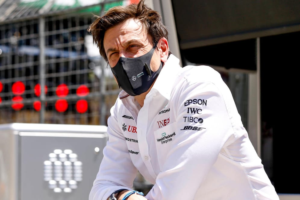 Toto Wolff: Der Mercedes-Teamchef ist verärgert über die Konkurrenz und deren Entscheidungen in der Formel 1.