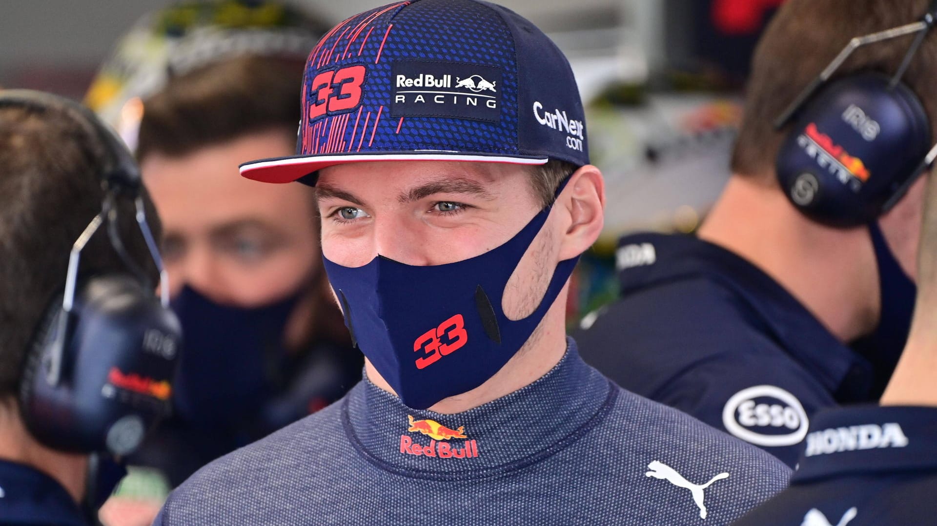 Max Verstappen: Der Niederländer muss wegen der Berührung des Rennautos seines Kollegen 50.000 Euro zahlen.