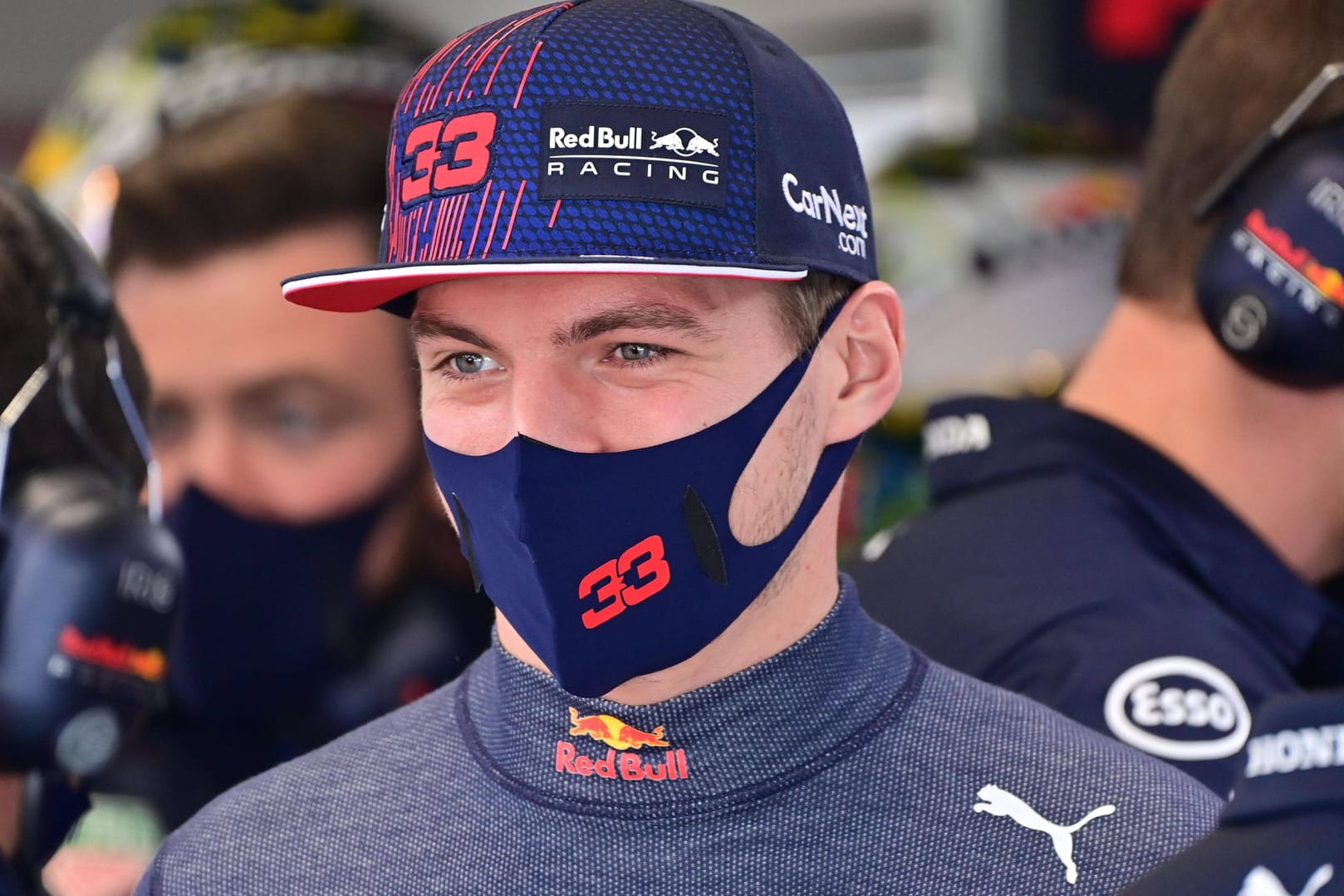 Max Verstappen: Der Niederländer muss wegen der Berührung des Rennautos seines Kollegen 50.000 Euro zahlen.