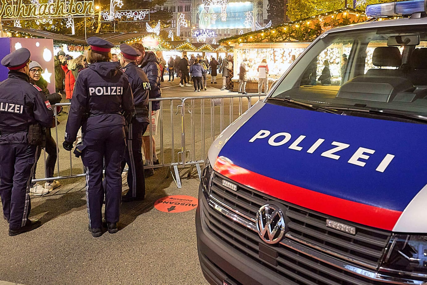 Kontrolle am Wiener Weihnachtsmarkt: Die Polizei soll den Lockdown für Ungeimpfte streng kontrollieren.