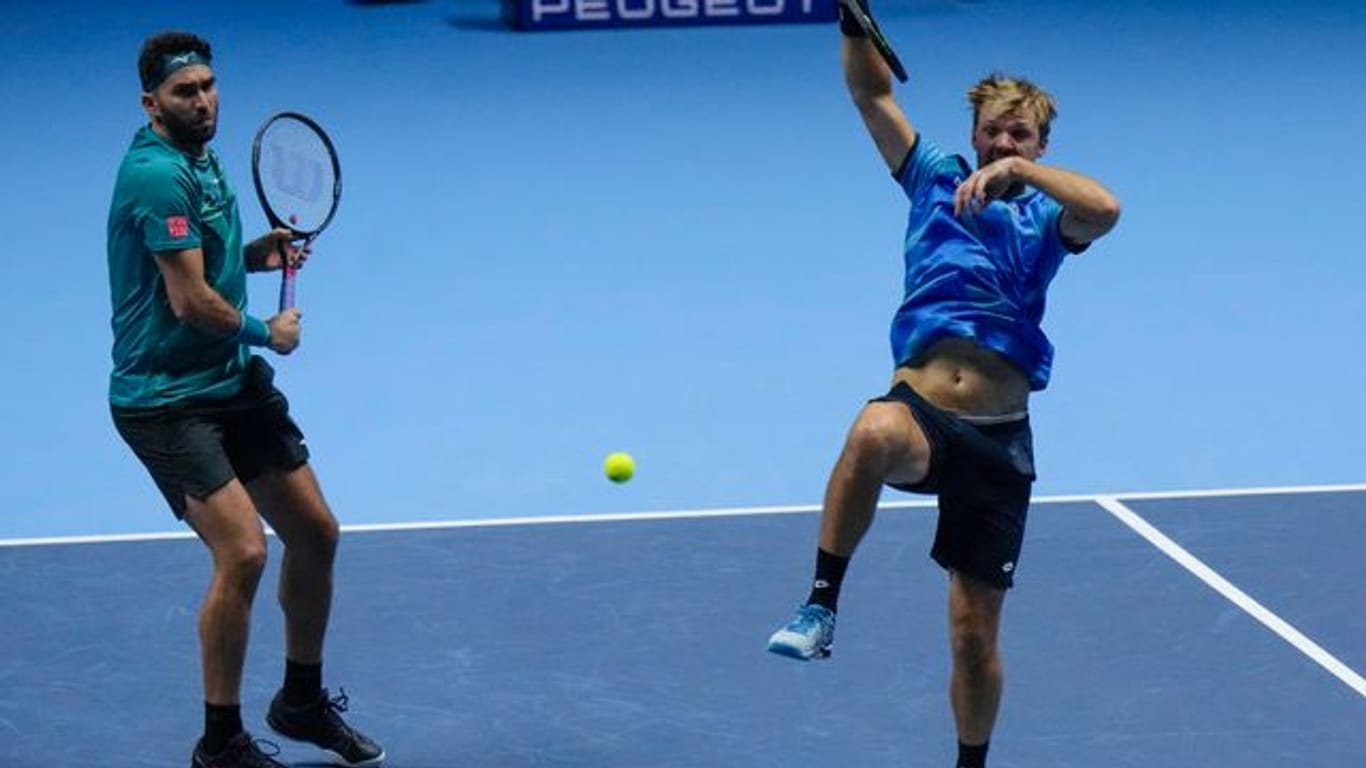 Kevin Krawietz (r) und Horia Decau unterlagen zum Auftakt der ATP Finals.