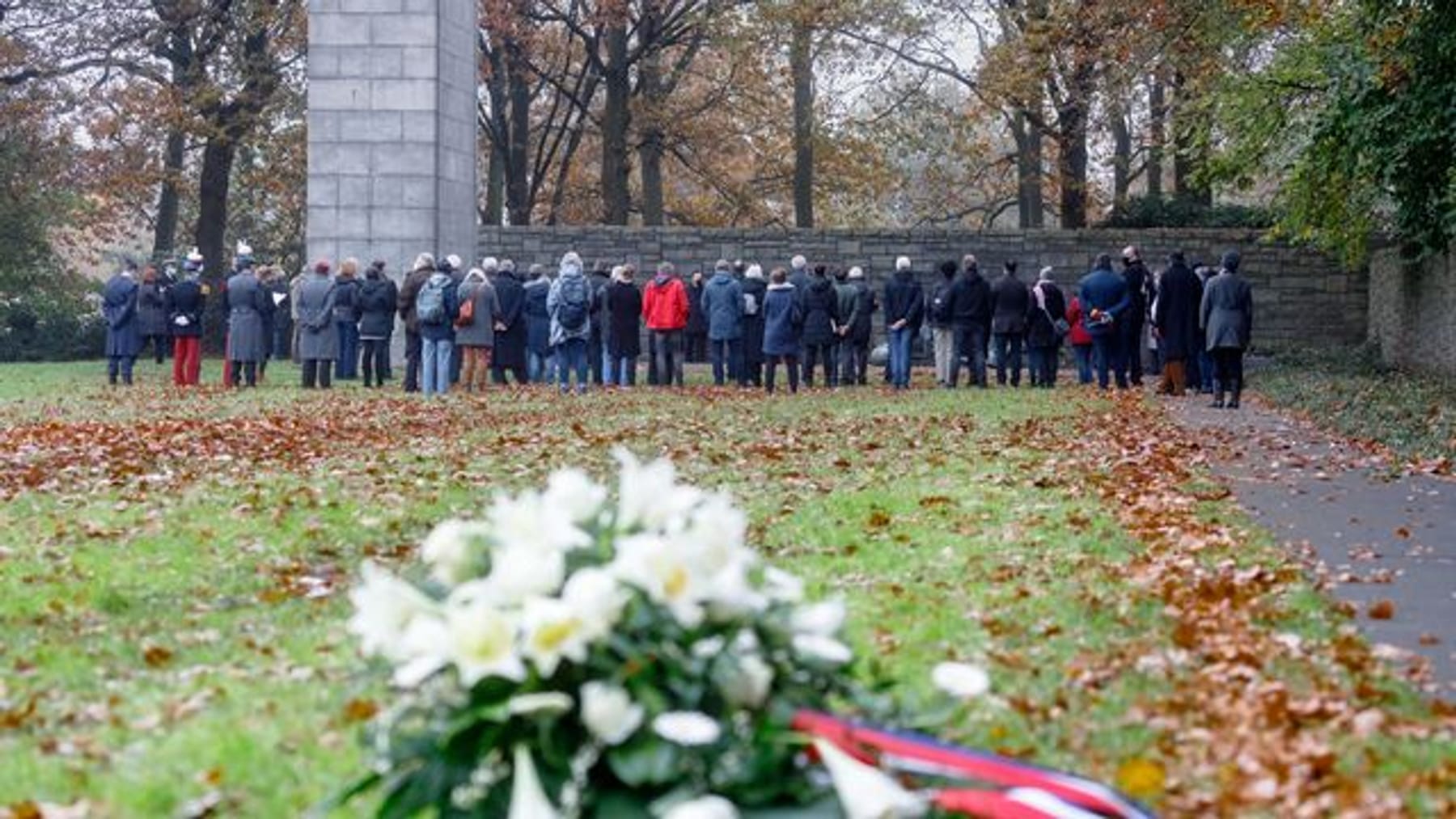 Volkstrauertag: Hamburg Gedenkt Opfer Von Krieg Und Gewalt