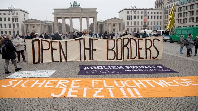 Demonstration für Aufnahme von Flüchtlingen Demonstration für Aufnahme von Flüchtlingen