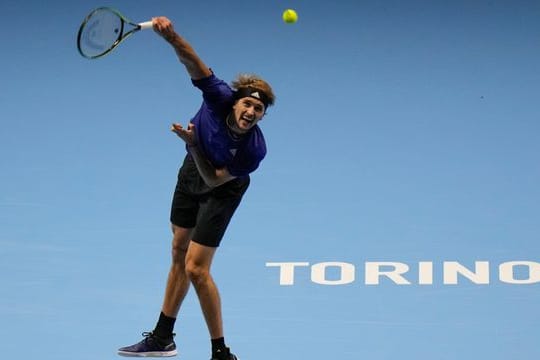 Alexander Zverev gewann sein Auftaktmatch in Turin durch Aufgabe des Gegners.