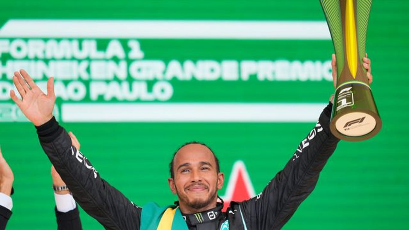 Lewis Hamilton hat das Rennen um die Formel-1-Gesamtwertung noch spannender gemacht.
