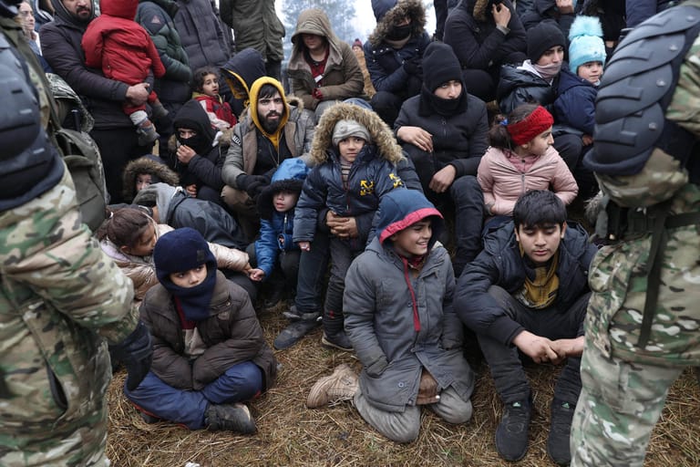 Region Grodno am 14. November: Die Migranten an der Grenze warten auf humanitäre Hilfen.