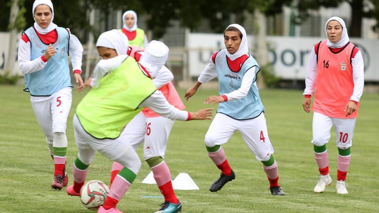 Iranische Nationalspielerinnen beim Training: Gegen das Team gibt es schwerwiegende Vorwürfe.