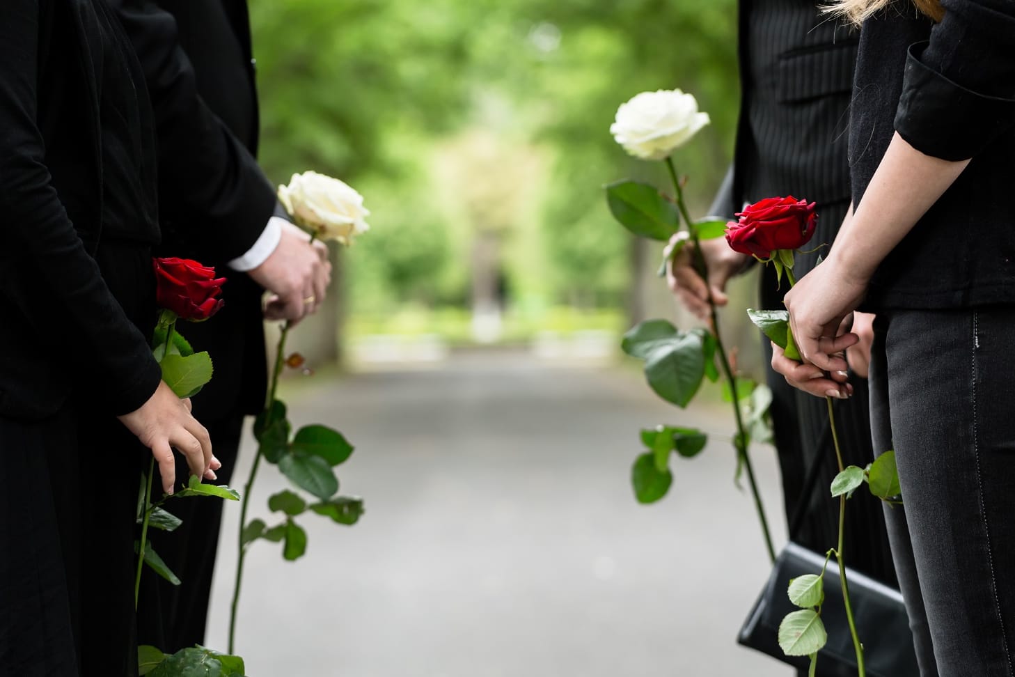 Todesfall in der Familie: Stirbt ein Mensch, müssen vor und nach der Beerdigung viele Formalitäten erledigt werden.