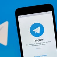 Telegram (Symbolbild): Ein Verschwörungstheoretiker hat über die Plattform zum Mord an Polizisten aufgerufen.