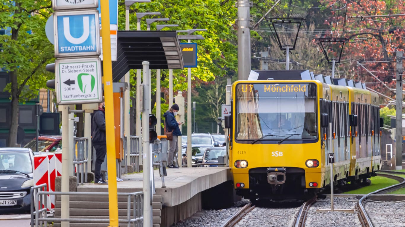 Eine einfahrende U7 nach Mönchfeld (Symbolbild): In einer Stadtbahn in Stuttgart haben Unbekannte Reizgas versprüht.