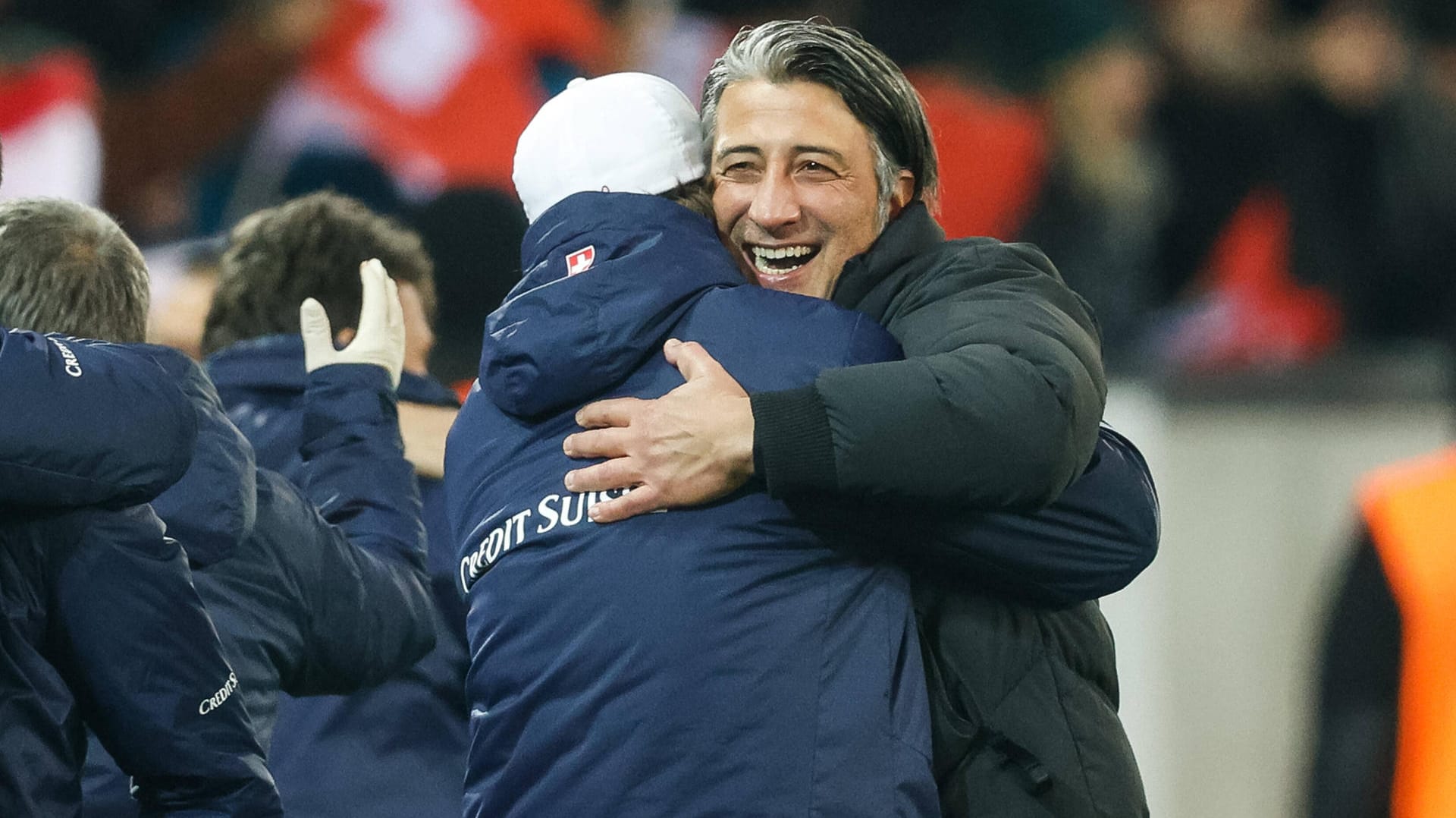 Murat Yakin: Der Schweizer Nationaltrainer jubelt über die geschaffte WM-Qualifikation und darf sich über eine Vertragsverlängerung freuen. Murat Yakin: Der Schweizer Nationaltrainer jubelt über die geschaffte WM-Qualifikation und darf sich über eine Vertragsverlängerung freuen.