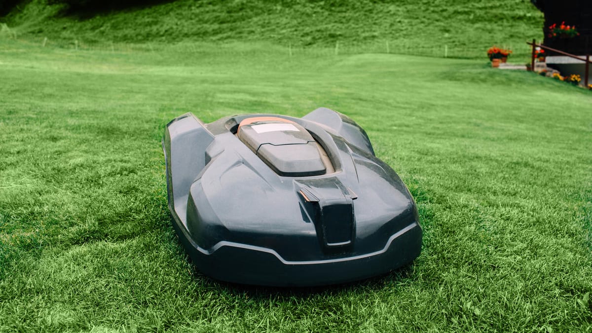 Mähroboter im Winter: Diese Fehler können Ihrem Gerät schaden