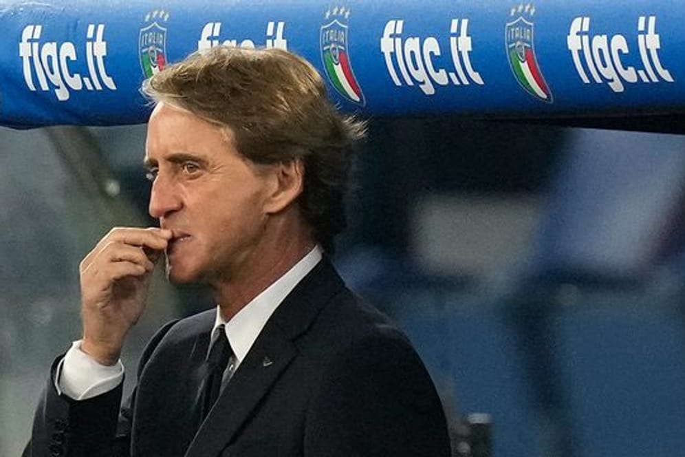 Italiens Trainer Roberto Mancini forderte sein Team auf, vor der Playoff-Phase nicht die Nerven zu verlieren.