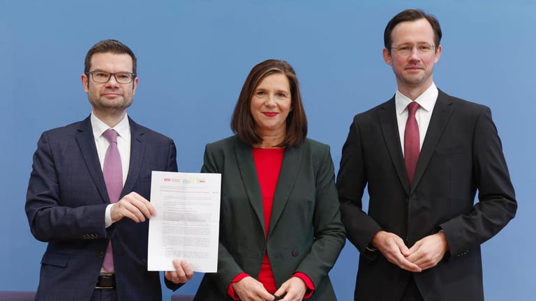 Die Corona-Chefverhandler der Ampel: Marco Buschmann (FDP, links), Katrin Göring-Eckardt (Grüne) und Dirk Wiese (SPD).