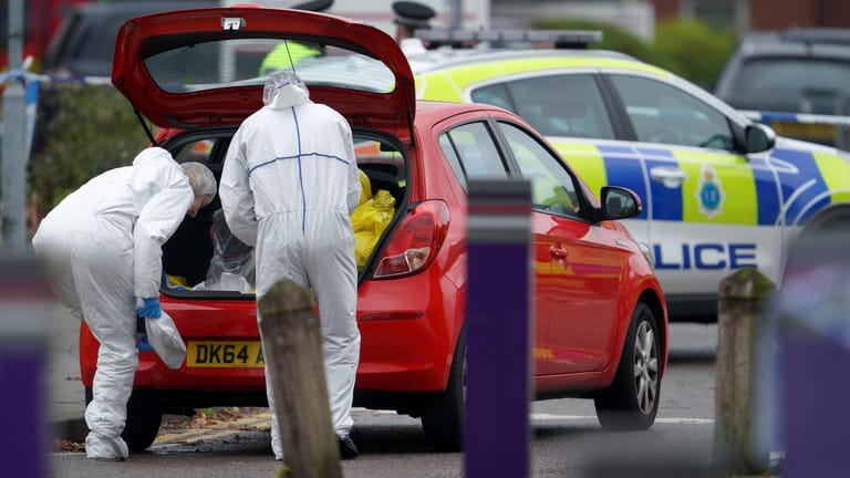Ermittlungen in Liverpool: Ein Mann starb bei einer Explosion vor einem Krankenhaus.