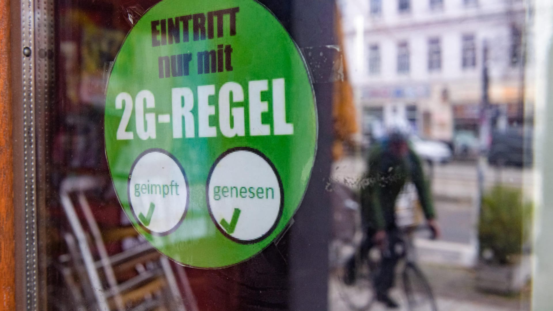 2G-Regel in einem Restaurant in Bayern: Die Bundesländer haben unterschiedliche Regelungen. 2G-Regel in einem Restaurant in Bayern: Die Bundesländer haben unterschiedliche Regelungen.