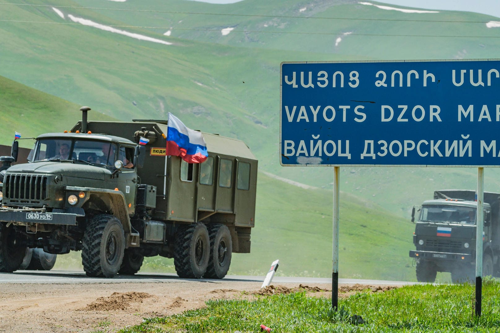 Ein russischer Armee-Convoy in Armenien (Archivbild): Russische Truppen waren in der Region stationiert, um den Waffenstillstand zu kontrollieren.