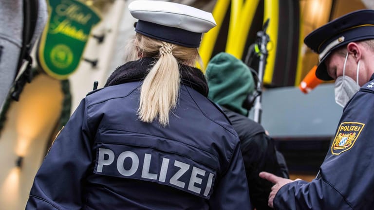 Corona-Kontrolle in München: Fünf Jahre Haft für Impfnachfälscher?