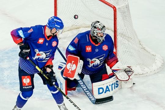 Zehnmal schlug der Puck im Adler-Tor gegen Frölunda ein.