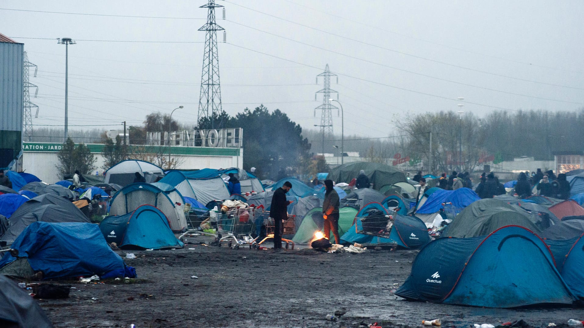 Migranten in einem Lager in Grande-Synthe in Nordfrankreich: Viele hoffen auf eine Gelegenheit, nach Großbritannien zu gelangen.