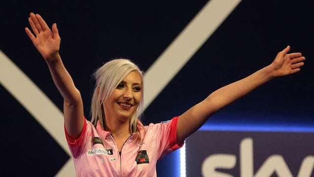 Fallon Sherrock, die derzeit beste Frau im Darts.